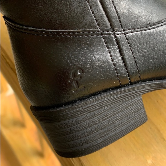 frye & co Kids Shoes - Assorted Sizes - Picture 6 of 8